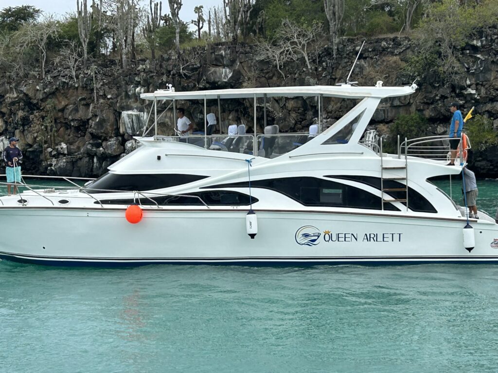 Razones para Elegir el Transporte Ferry en las Islas Galápagos 2 IMG 0065